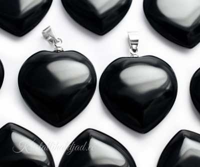 Oonüks must ripats süda