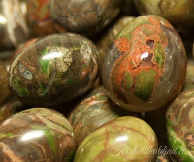 Rüoliit ehk vihmametsa jaspis lihvitud