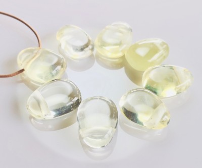 Opaliit kollane auguga