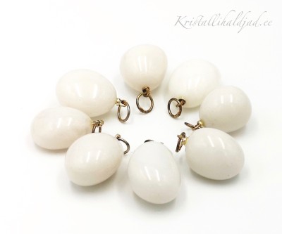 Lumikvarts ripats lihvitud tilk