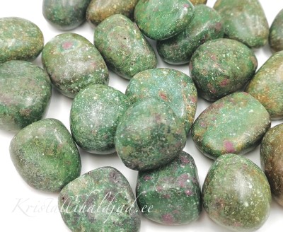 Rubiin fuksiidis lihvitud B-klass