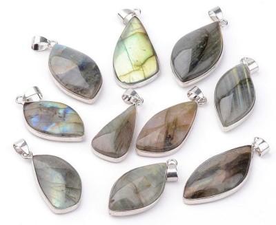 Labradoriit ripats raamis