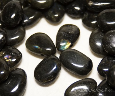 Leiunurk: Labradoriit auguga