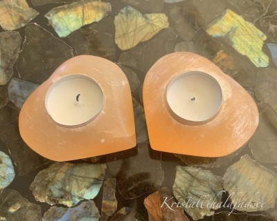 Seleniit roosa küünlaalus süda