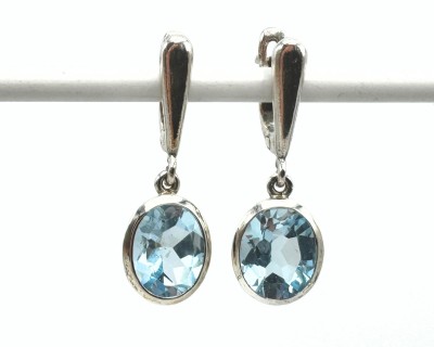 Sinine topaas hõbekõrvarõngad Sri Lankalt