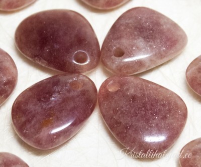 Maasika kvarts auguga suur