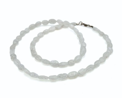 Kuukivi kaelakee hõbekinnitusega