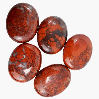 Bretšastunud jaspis lihvitud