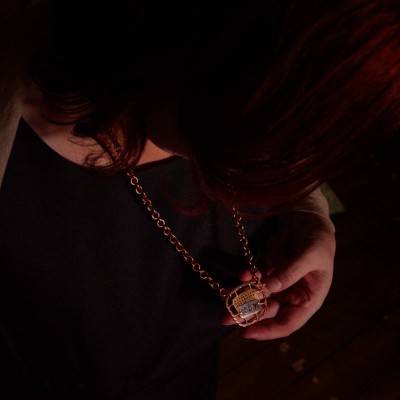 Kaelaehe 007. Ehtekunstnik Uku Nurk vasest ehted