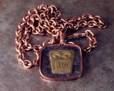 Kaelaehe Gabriel. Ehtekunstnik Uku Nurk vasest ehted