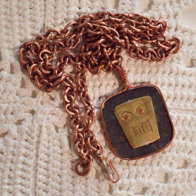 Kaelaehe Gabriel. Ehtekunstnik Uku Nurk vasest ehted