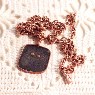 Kaelaehe Gabriel. Ehtekunstnik Uku Nurk vasest ehted