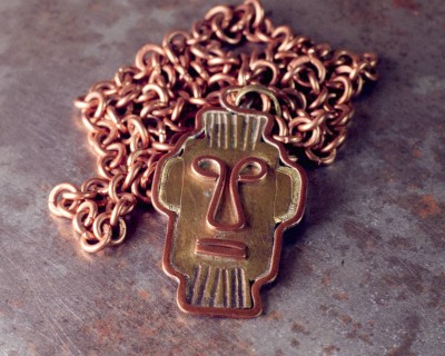 Kaelaehe Tõnsi. Ehtekunstnik Uku Nurk vasest ehted