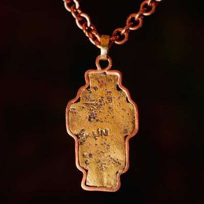 Kaelaehe Tõnsi. Ehtekunstnik Uku Nurk vasest ehted