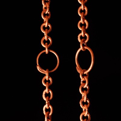 Kaelaehe Ilmapuu. Ehtekunstnik Uku Nurk vasest ehted