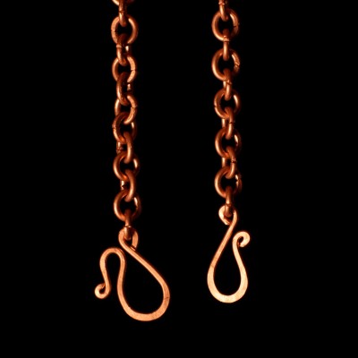 Kaelaehe Ilmapuu. Ehtekunstnik Uku Nurk vasest ehted