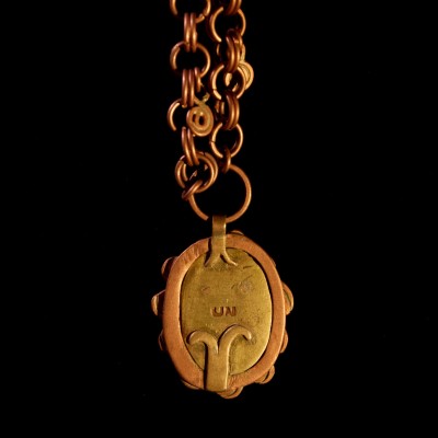 Kaelaehe Rammu. Ehtekunstnik Uku Nurk vasest ehted