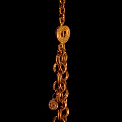 Kaelaehe Rammu. Ehtekunstnik Uku Nurk vasest ehted