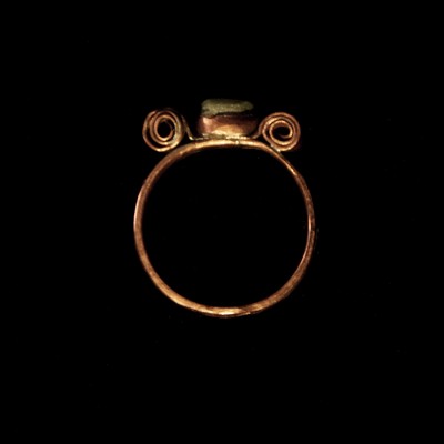 Sõrmus Edev. Ehtekunstnik Uku Nurk vasest ehted