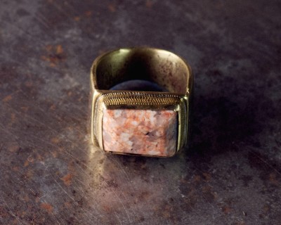 Sõrmus Kertu. Ehtekunstnik Uku Nurk vasest ehted