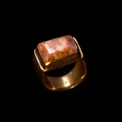 Sõrmus Kertu. Ehtekunstnik Uku Nurk vasest ehted