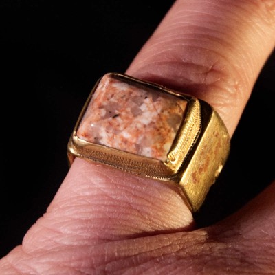 Sõrmus Kertu. Ehtekunstnik Uku Nurk vasest ehted