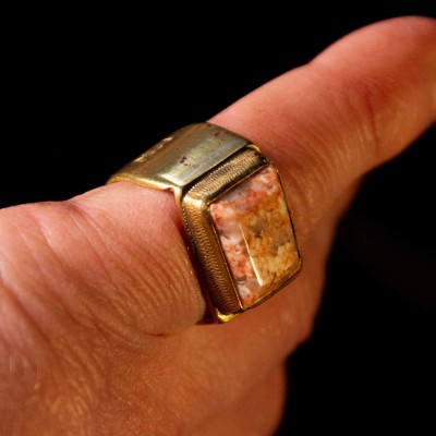 Sõrmus Kertu. Ehtekunstnik Uku Nurk vasest ehted