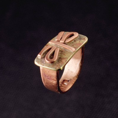 Sõrmus Kiil. Ehtekunstnik Uku Nurk vasest ehted