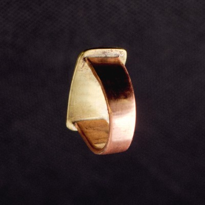 Sõrmus Kiil. Ehtekunstnik Uku Nurk vasest ehted