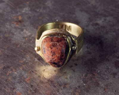 Sõrmus Lill. Ehtekunstnik Uku Nurk vasest ehted