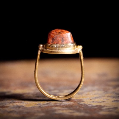 Sõrmus Lill. Ehtekunstnik Uku Nurk vasest ehted