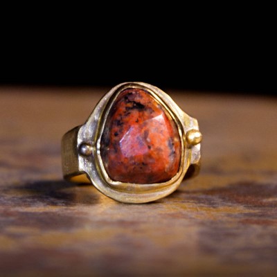 Sõrmus Lill. Ehtekunstnik Uku Nurk vasest ehted