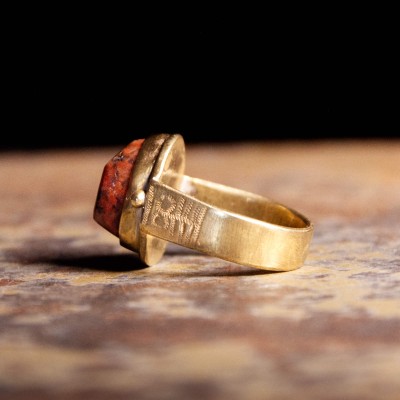 Sõrmus Lill. Ehtekunstnik Uku Nurk vasest ehted