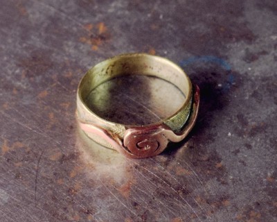 Sõrmus Mõttekäik. Ehtekunstnik Uku Nurk vasest ehted