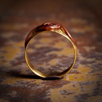 Sõrmus Mõttekäik. Ehtekunstnik Uku Nurk vasest ehted