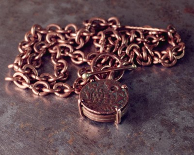 Kaelaehe Poluška. Ehtekunstnik Uku Nurk vasest ehted