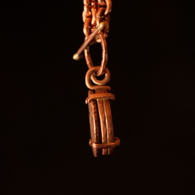 Kaelaehe Poluška. Ehtekunstnik Uku Nurk vasest ehted