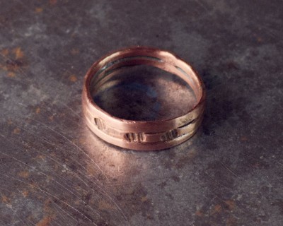 Sõrmus Viies. Ehtekunstnik Uku Nurk vasest ehted