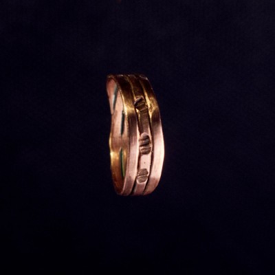 Sõrmus Viies. Ehtekunstnik Uku Nurk vasest ehted