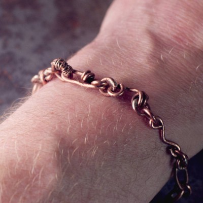 Käevõru Segadus. Ehtekunstnik Uku Nurk vasest ehted