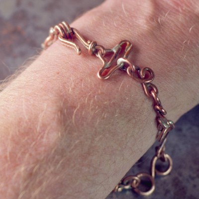 Käevõru Segadus. Ehtekunstnik Uku Nurk vasest ehted