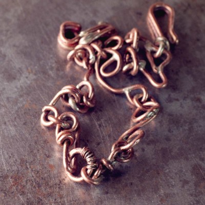 Käevõru Segadus. Ehtekunstnik Uku Nurk vasest ehted