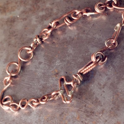 Käevõru Segadus. Ehtekunstnik Uku Nurk vasest ehted