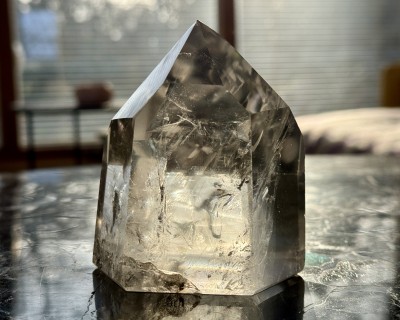 Mäekristall torn suur