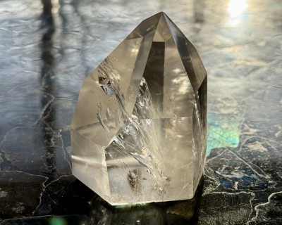 Mäekristall torn suur