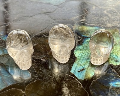 Mäekristall kristallpealuu