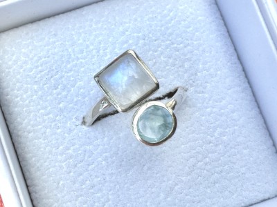 Sinine topaas ja sinine kuukivi hõbesõrmus Sri Lankalt