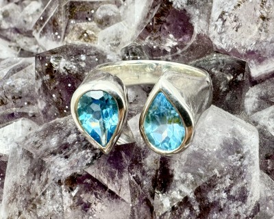 Sinine topaas hõbesõrmus Tilgad Sri Lankalt