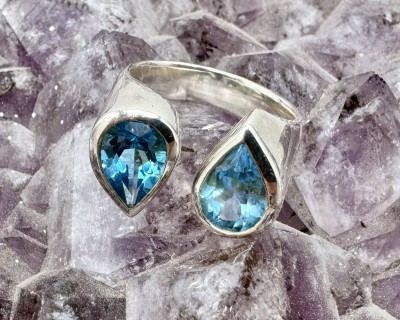 Sinine topaas hõbesõrmus Tilgad Sri Lankalt