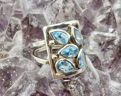 Sinine topaas hõbesõrmus Art Sri Lankalt